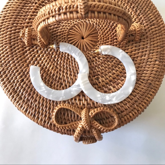 PEARL LUCITE FLAT HOOP EARRINGS DESIGNED IN USA - Picture 3 of 4